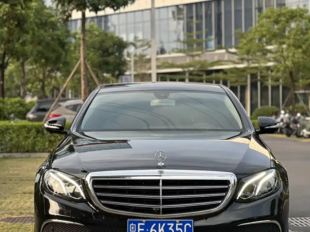 Mercedes-Benz E-Class — миниатюра 2