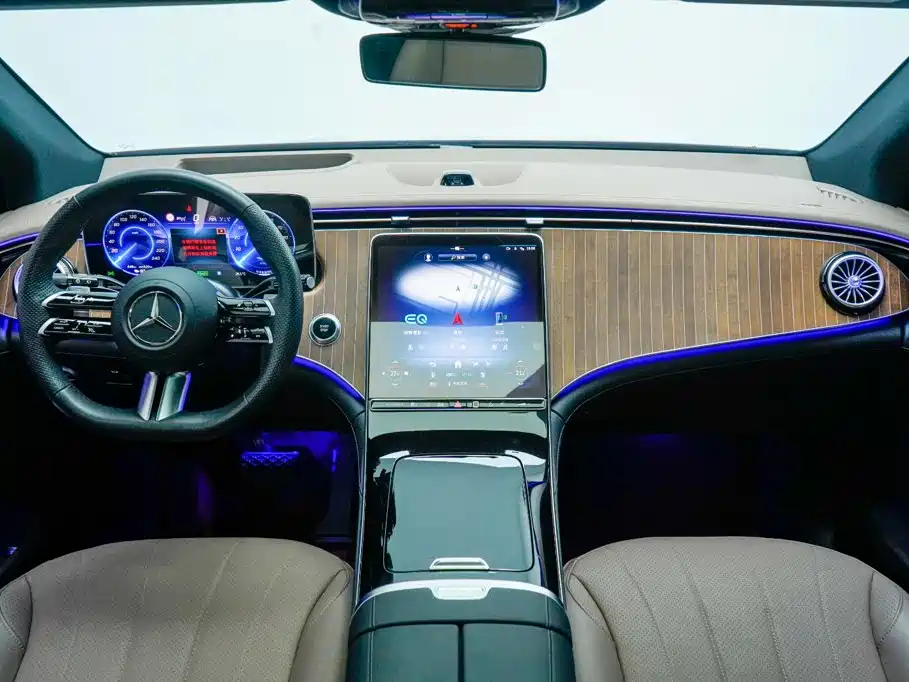 Mercedes-Benz EQE SUV — миниатюра 2