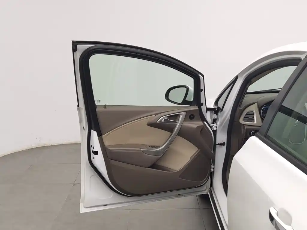 Buick Excelle — миниатюра 8