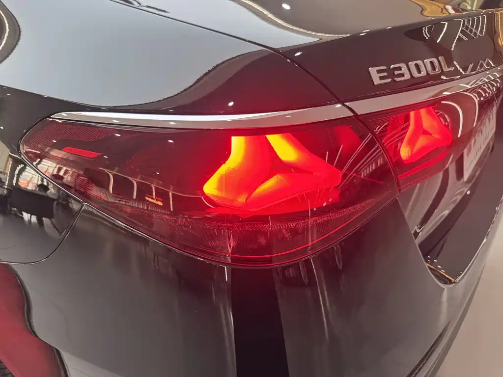 Mercedes-Benz E-Class — миниатюра 36
