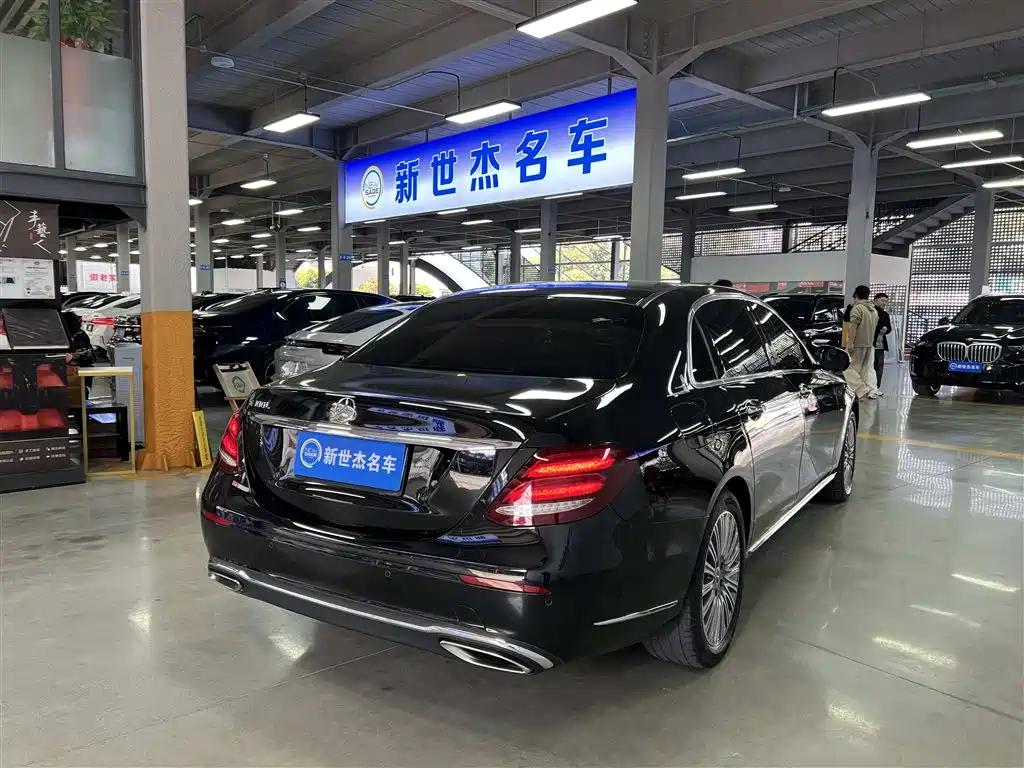 MERCEDES-BENZ E CLASS