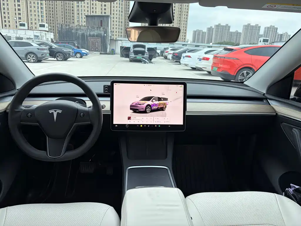 Tesla Model Y — миниатюра 7