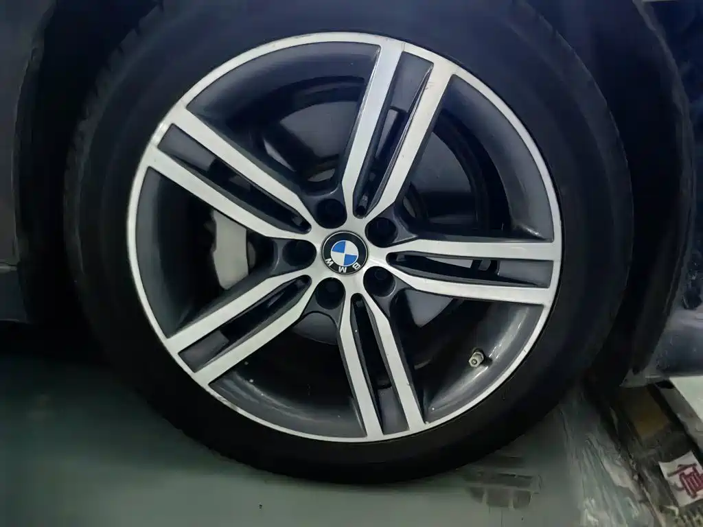 BMW 5 Series — миниатюра 8