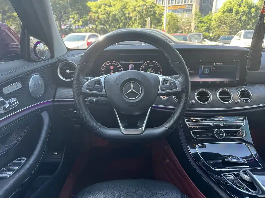 Mercedes-Benz E-Class — миниатюра 11