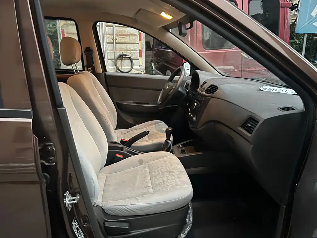 Wuling Hongguang — миниатюра 8