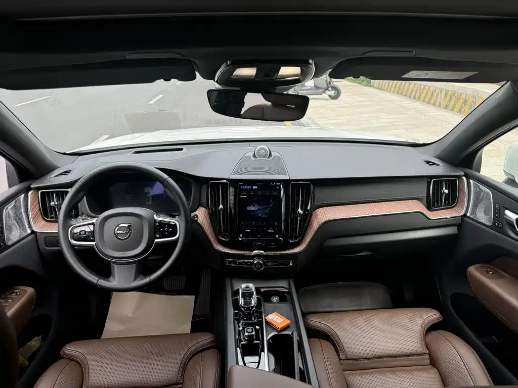 VOLVO XC60 PLUG IN HYBRID