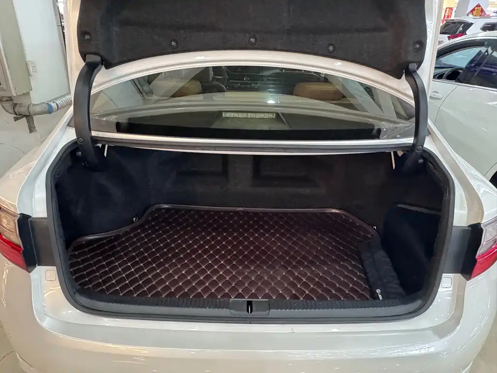 Lexus ES — миниатюра 9