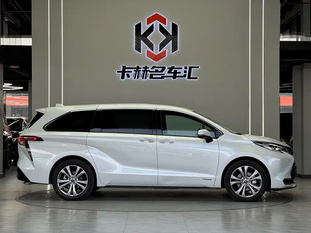 Toyota Sienna 2021 2.5L Luxury