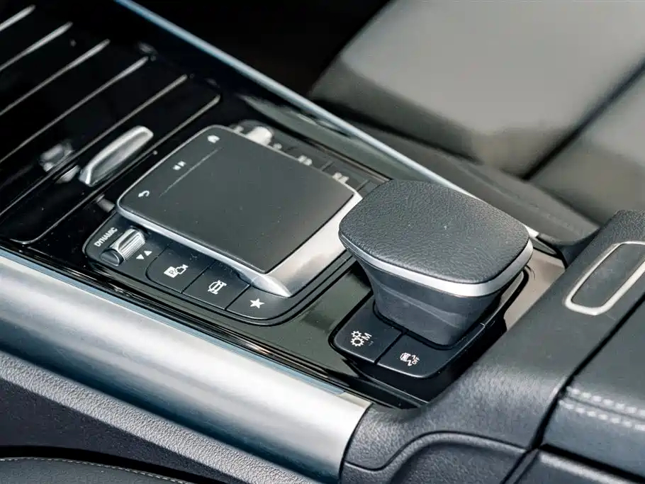 MERCEDES-BENZ GLA AMG