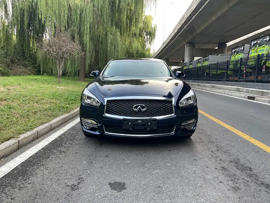 Infiniti Q70 — миниатюра 2