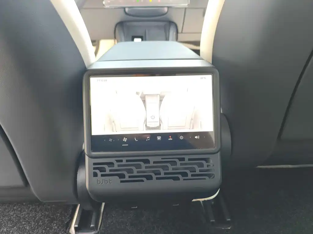 Tesla Model 3 — миниатюра 11