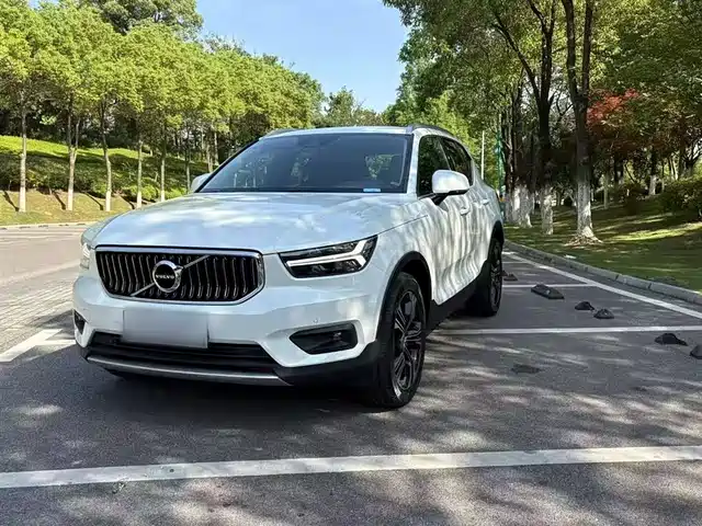 VOLVO  XC40 2019