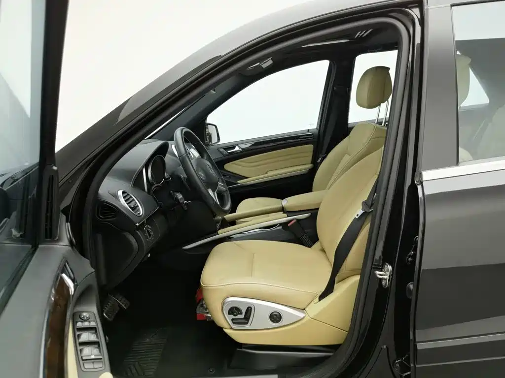 Mercedes-Benz M-Class — миниатюра 10