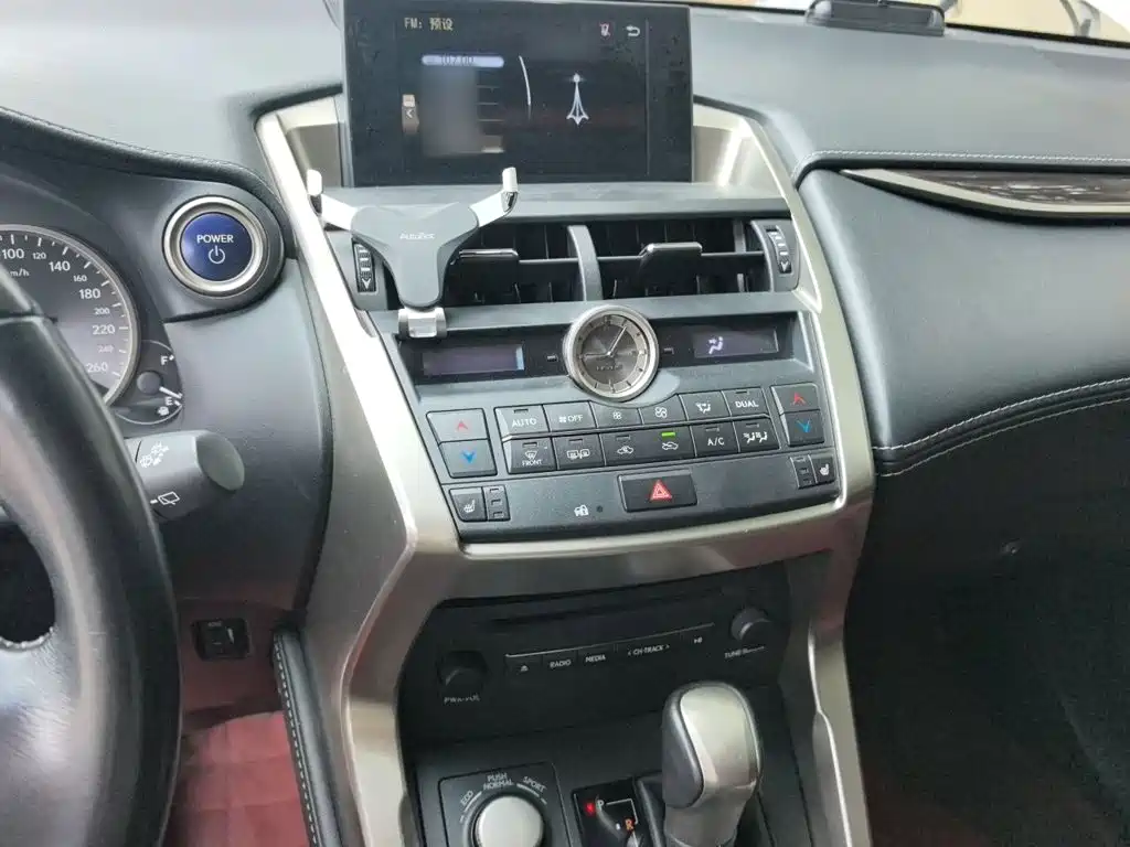 Lexus NX — миниатюра 6