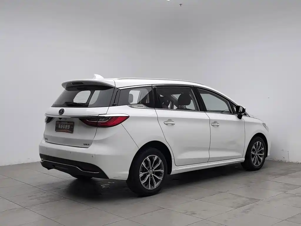BYD MAX — миниатюра 2