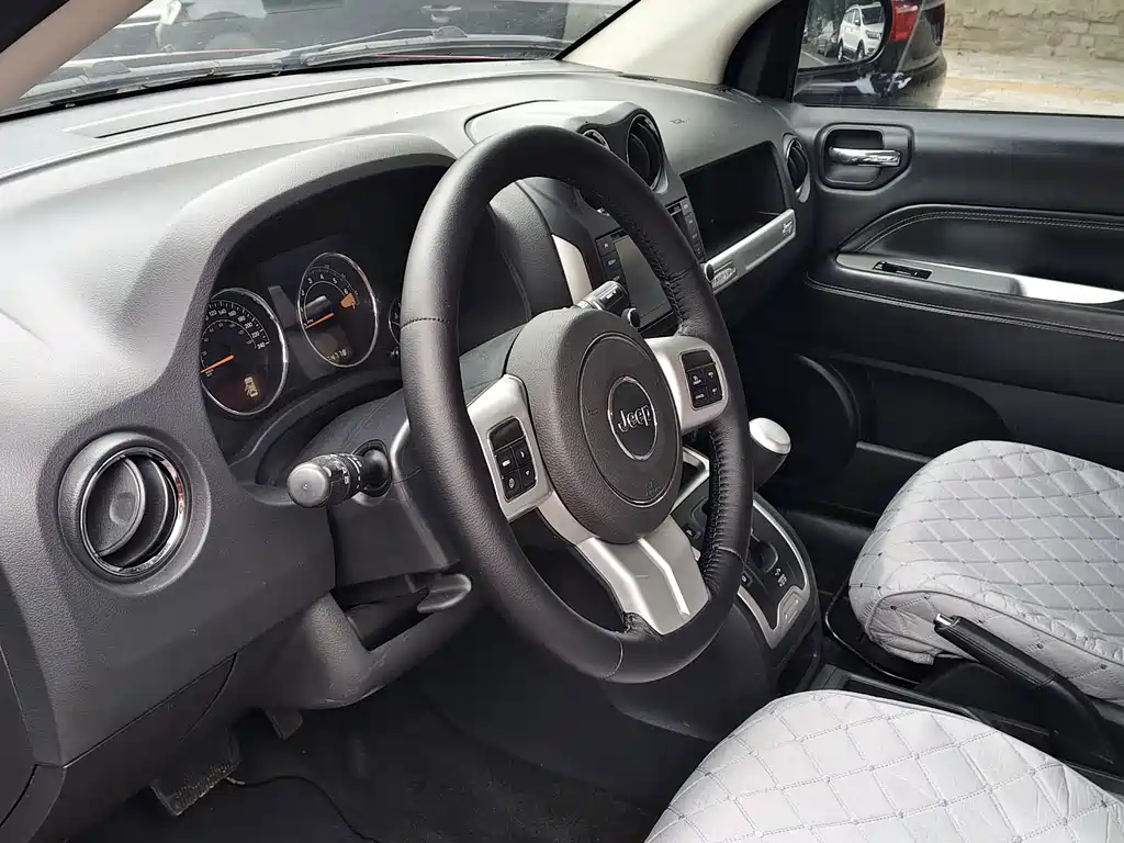 Jeep Compass (Import) — миниатюра 9