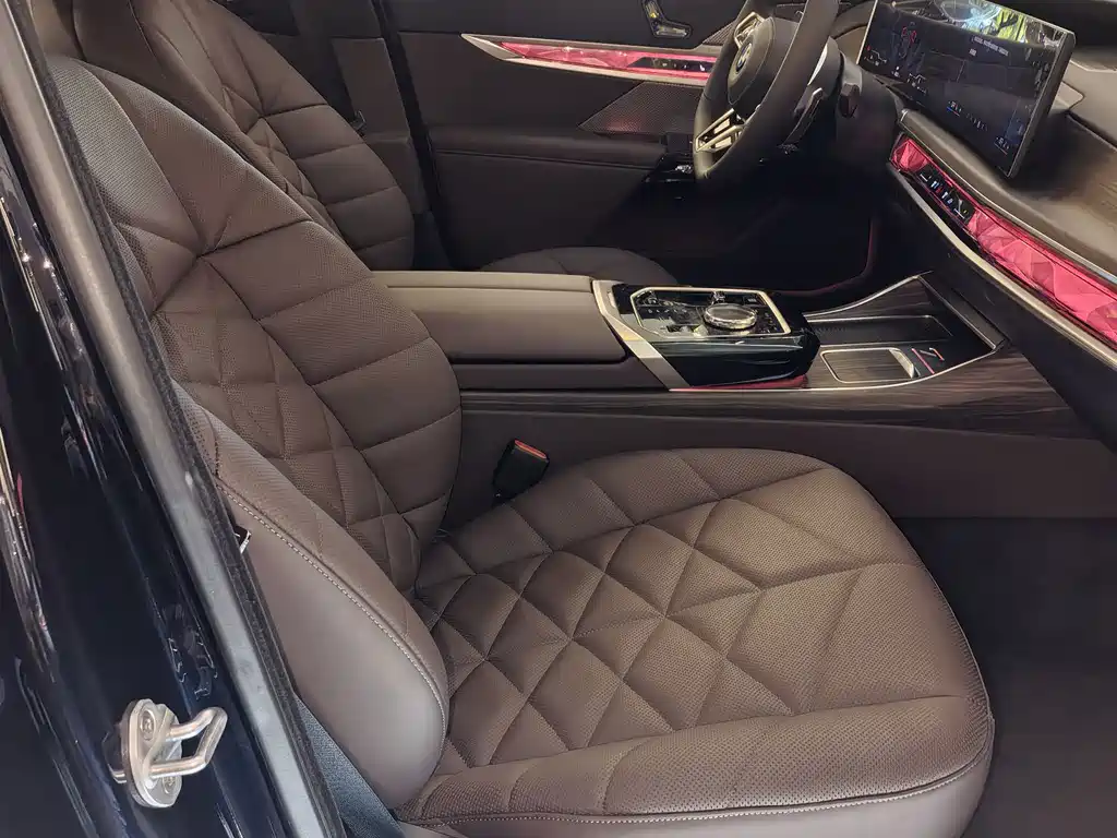 BMW 7 Series — миниатюра 9