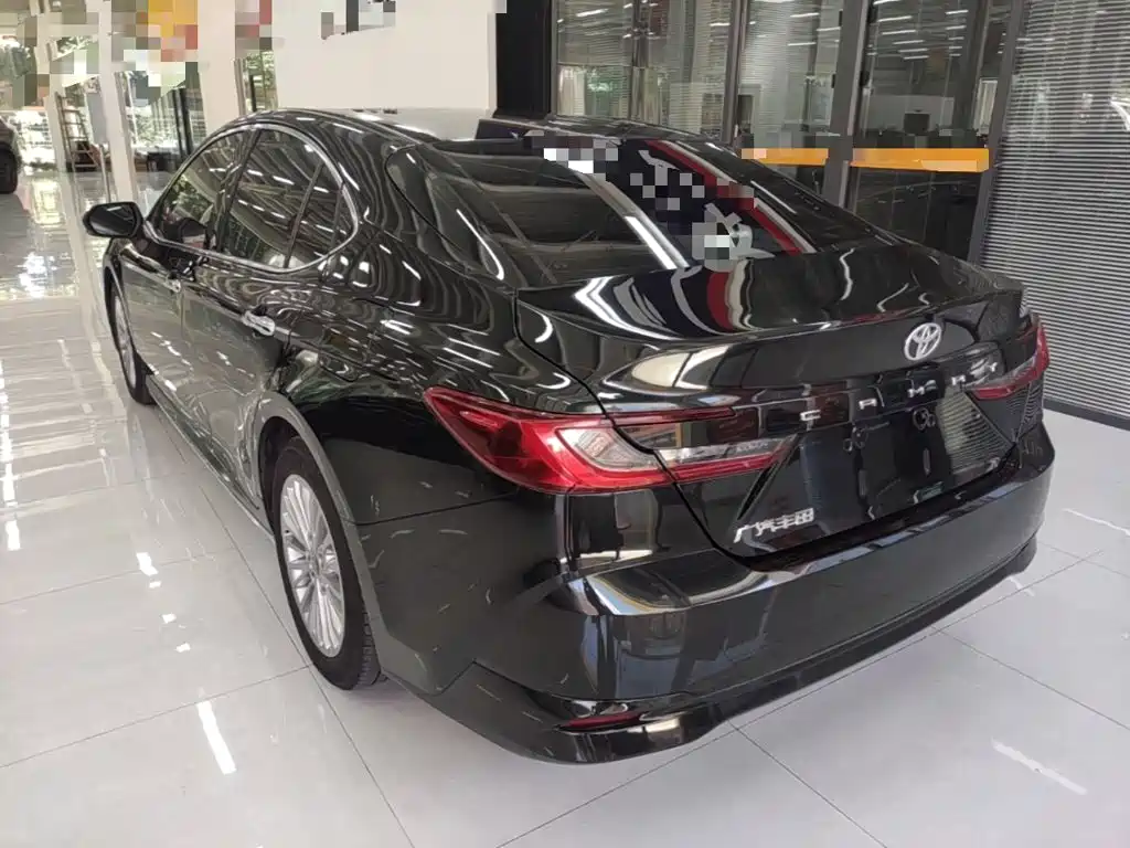 Toyota Camry — миниатюра 5