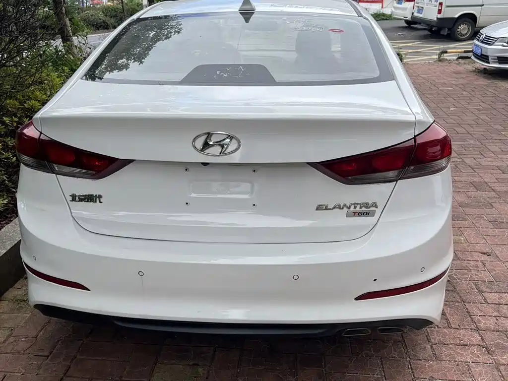 Hyundai Elantra — миниатюра 5