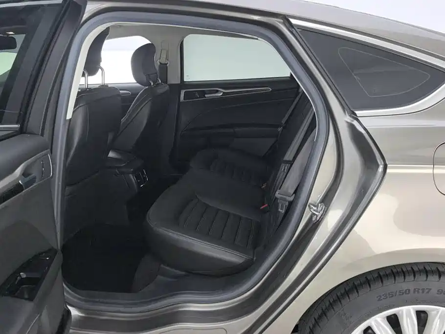 Ford Mondeo — миниатюра 11