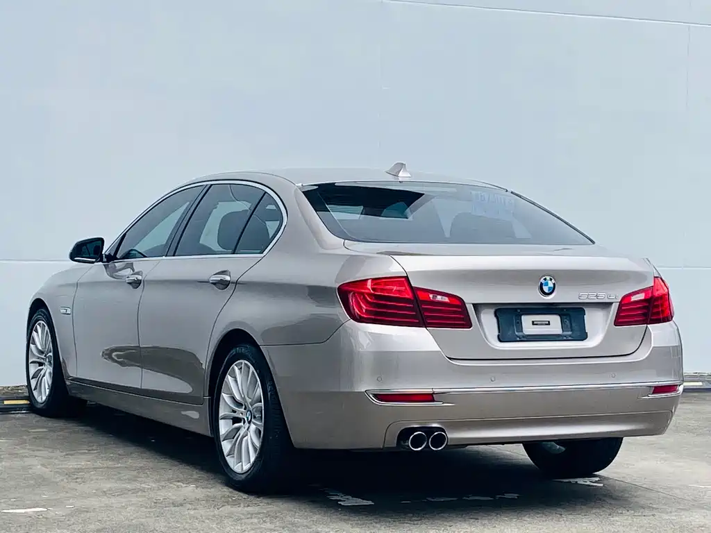 BMW 5 Series — миниатюра 9