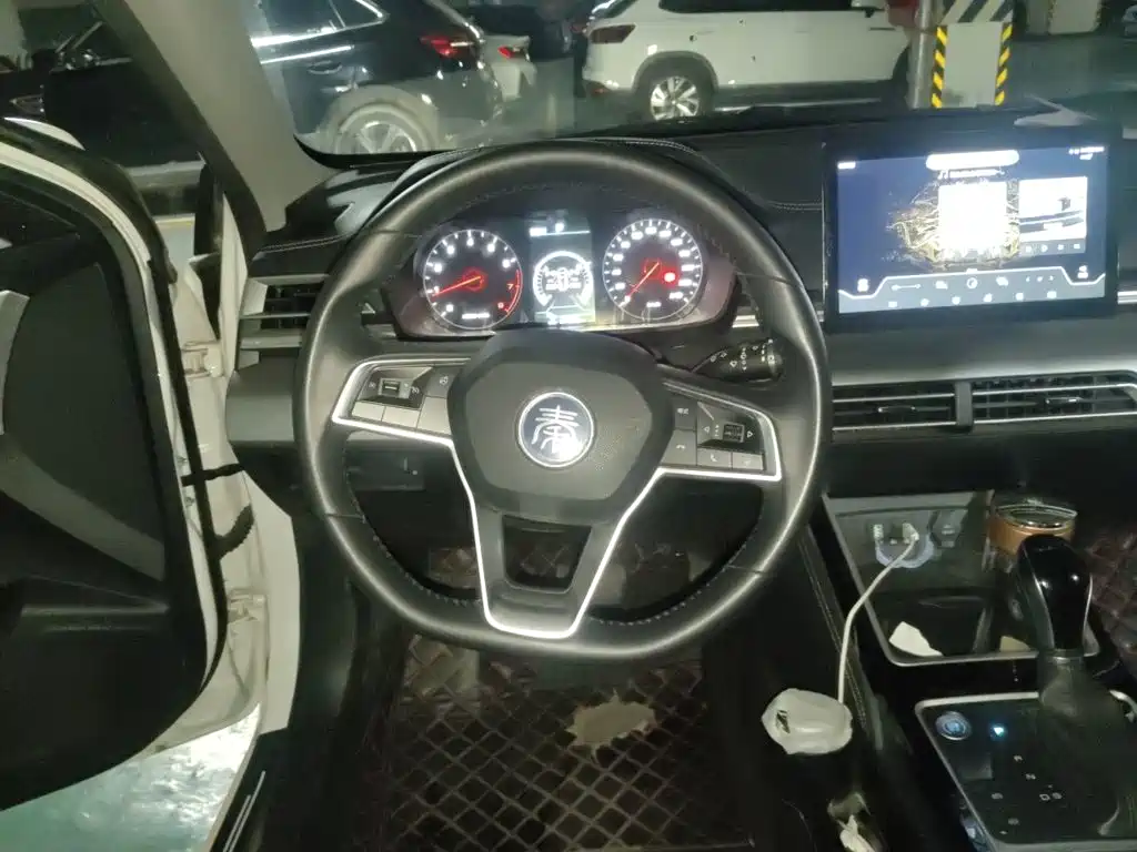 BYD Qin — миниатюра 6