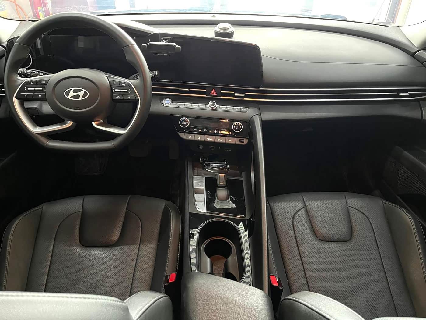 Hyundai Elantra 1.5 л 2024 г. Зелёный, пробег 20000 км