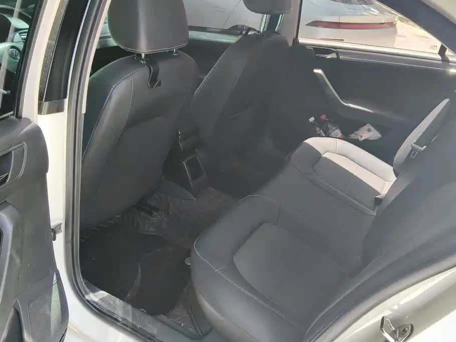 Volkswagen Santana — миниатюра 11