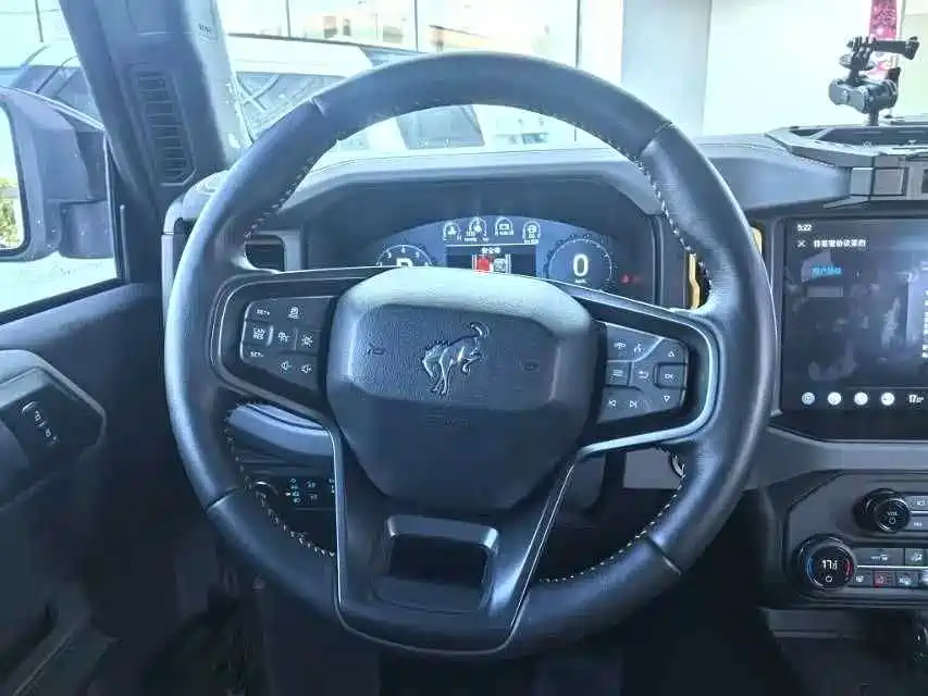 Ford Bronco — миниатюра 7