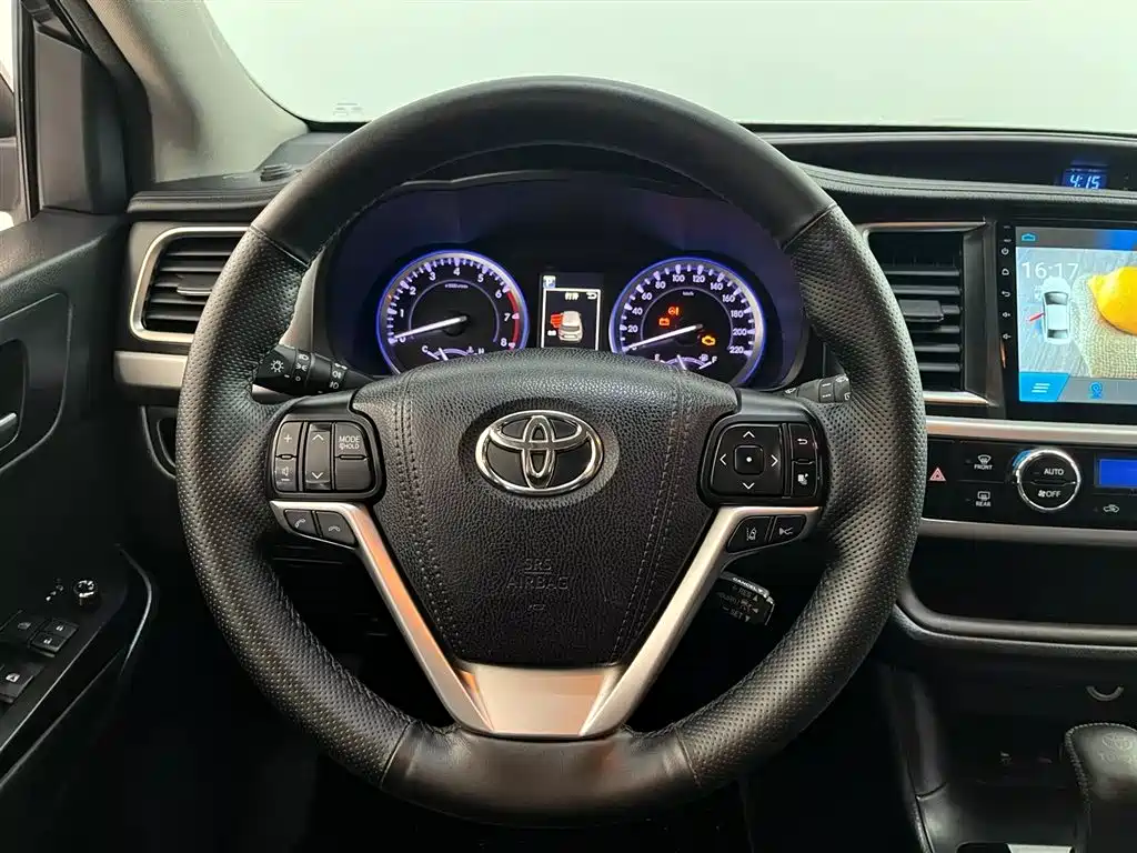 TOYOTA HIGHLANDER