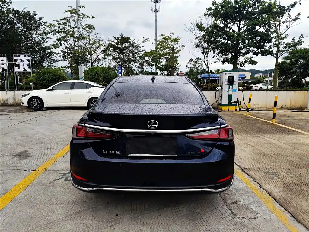 Lexus ES — миниатюра 8
