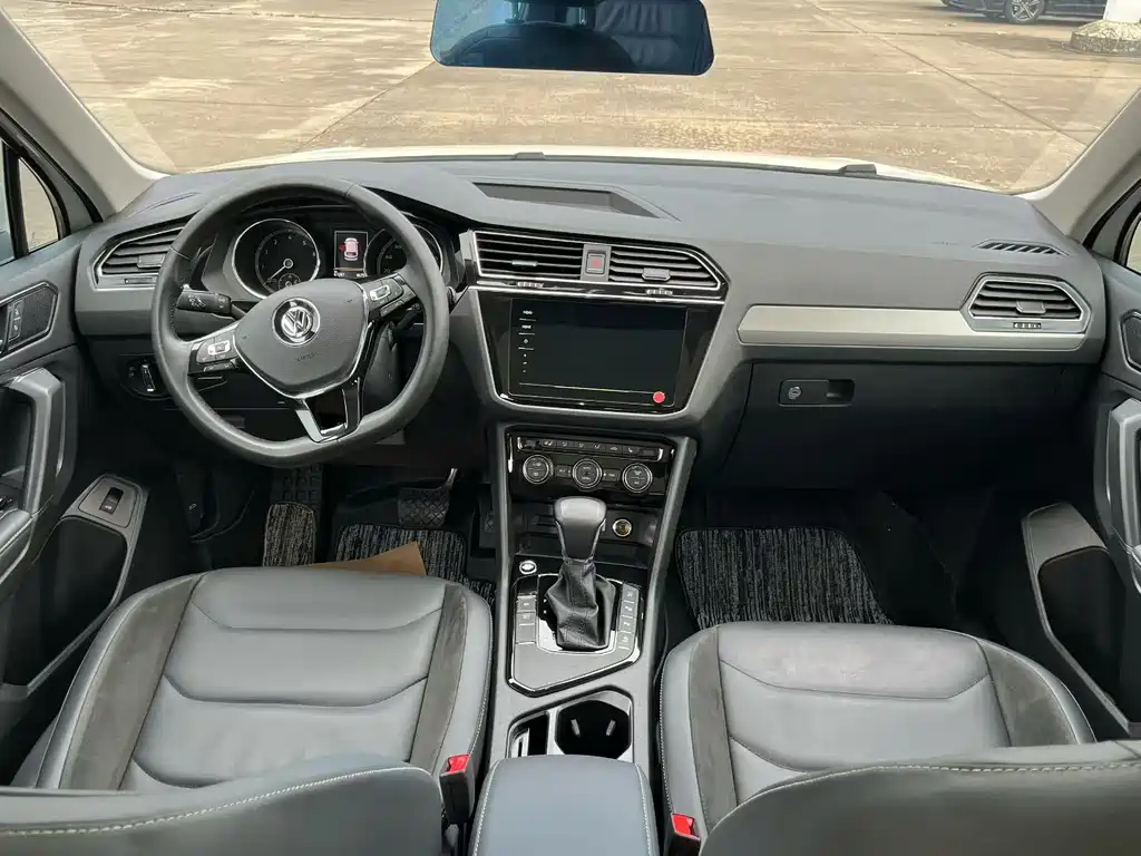 Volkswagen Tiguan L L 2020 330TSI AT Luxury VI