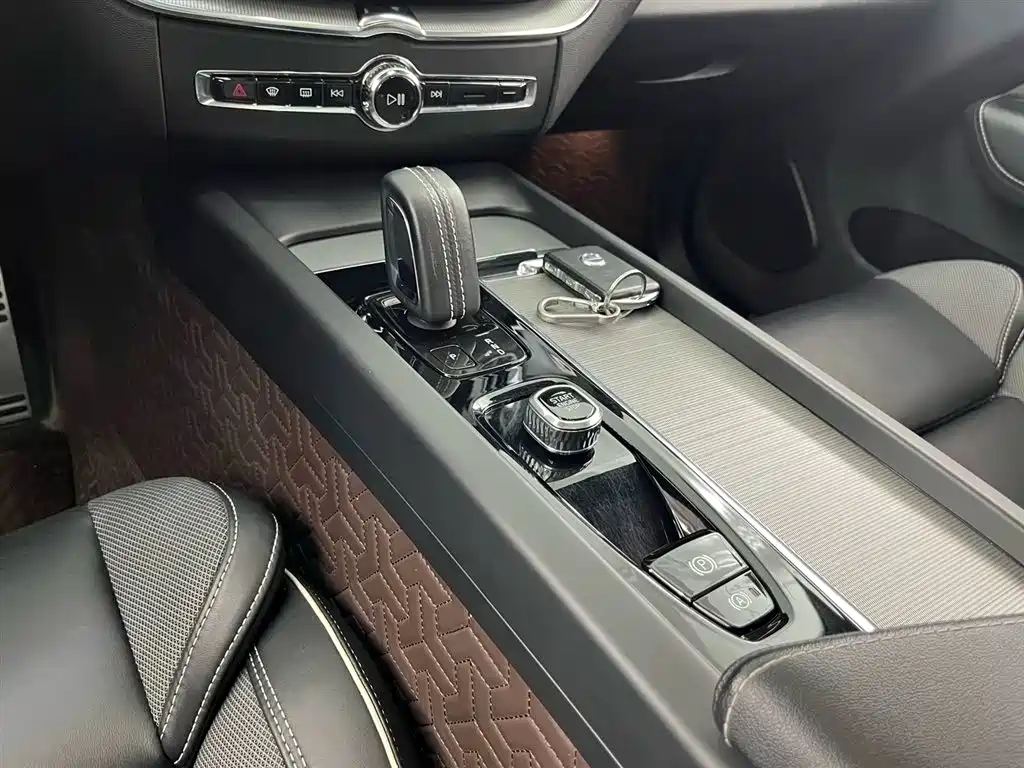 Volvo XC60 2022 B5 Sport