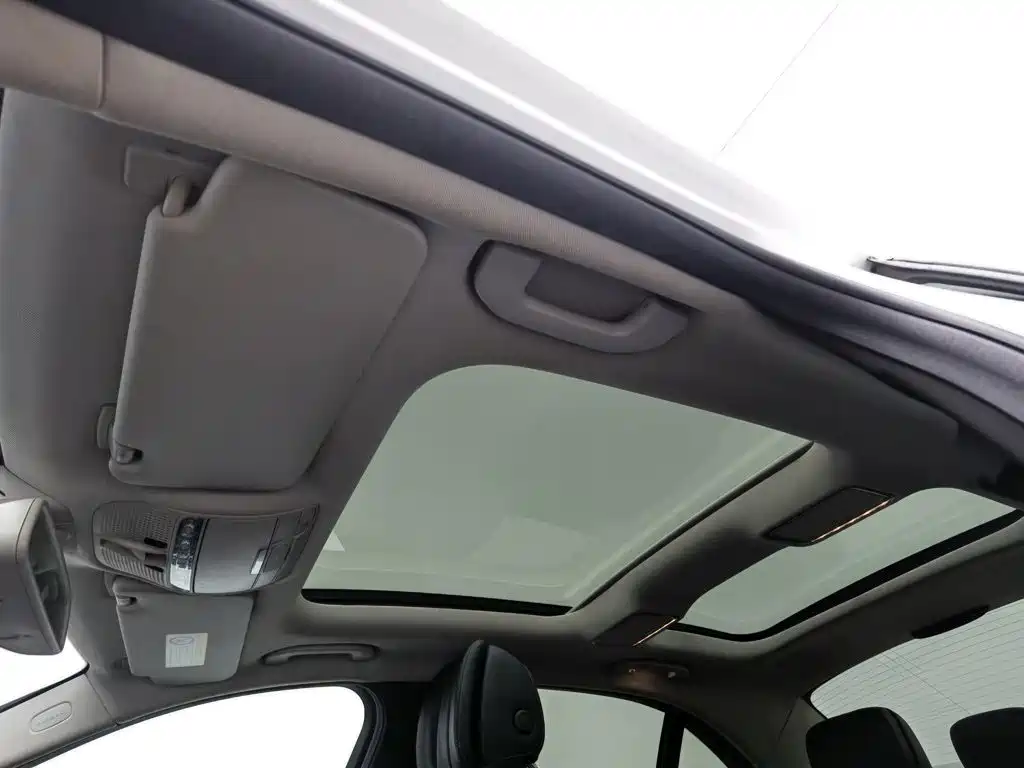 Mercedes-Benz C-Class — миниатюра 14