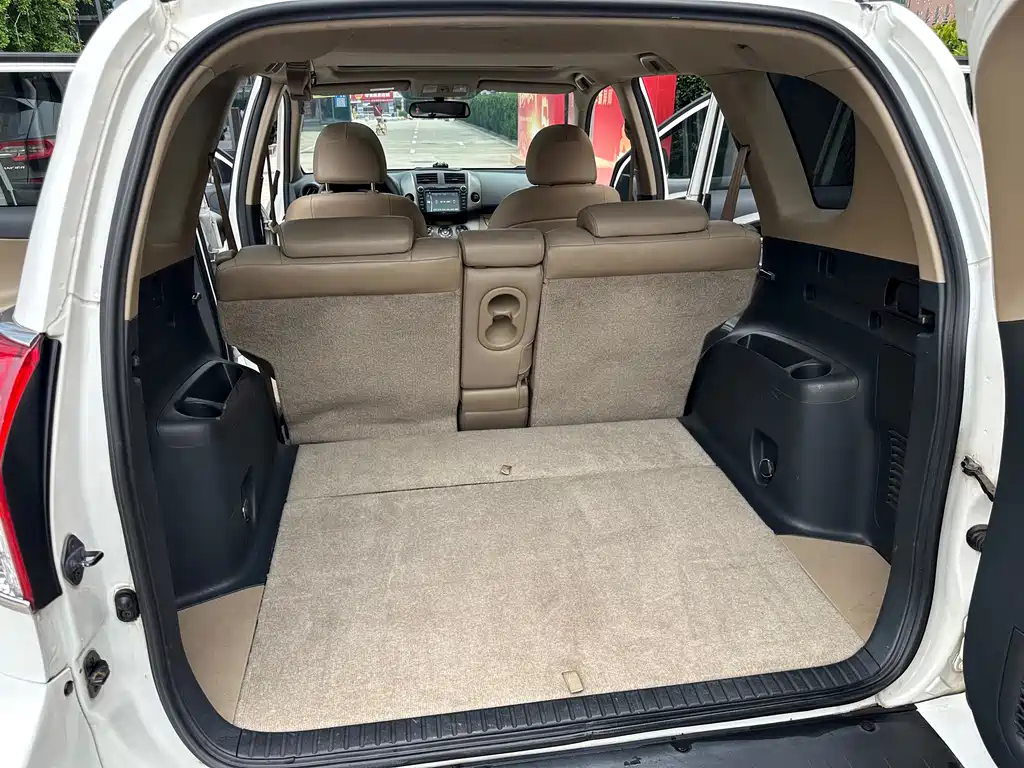 Toyota RAV4 — миниатюра 10
