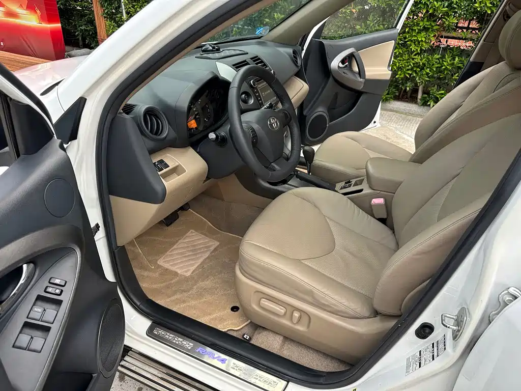 Toyota RAV4 — миниатюра 4