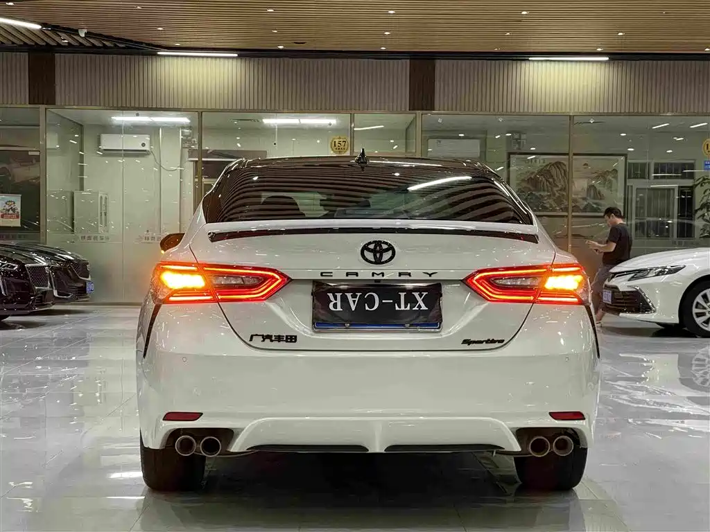 Toyota Camry — миниатюра 13