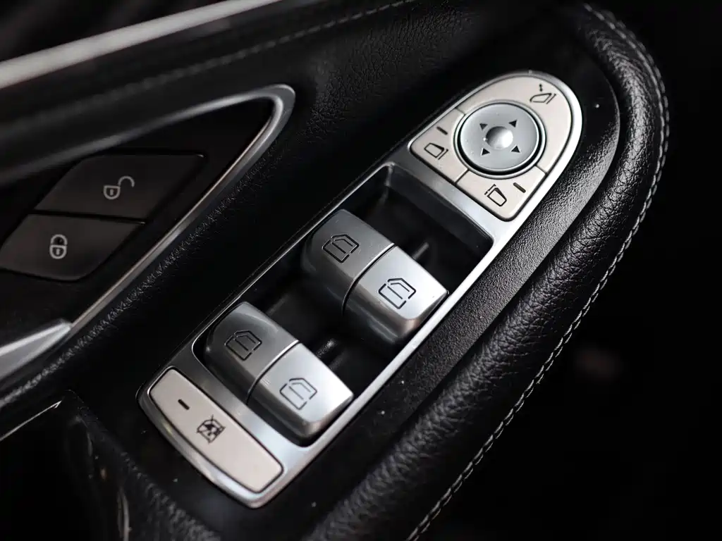 Mercedes-Benz C-Class — миниатюра 14