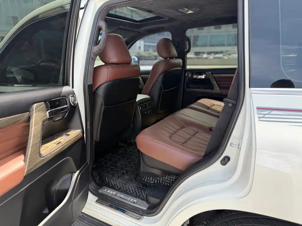 Toyota Land Cruiser 2018 4.6L AT