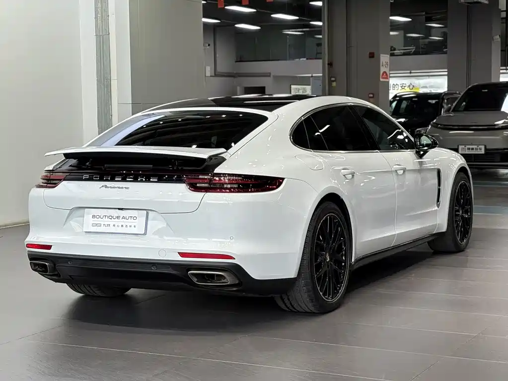 PORSCHE PANAMERA