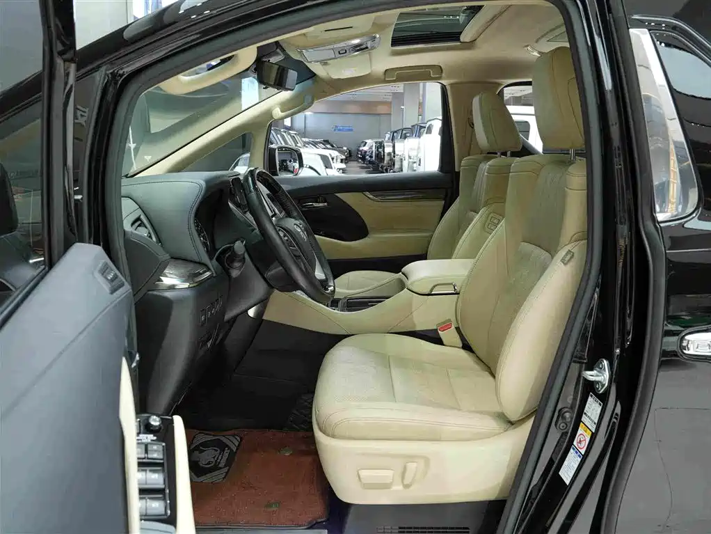 Toyota Alphard — миниатюра 11