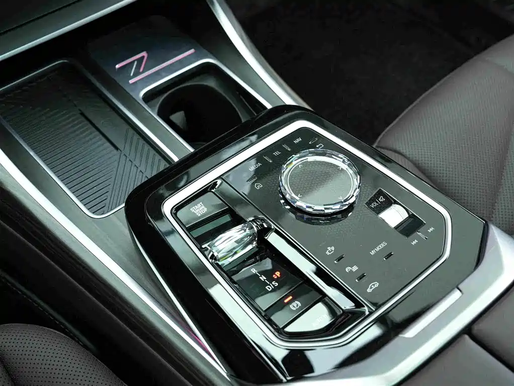 BMW 7 Series — миниатюра 10