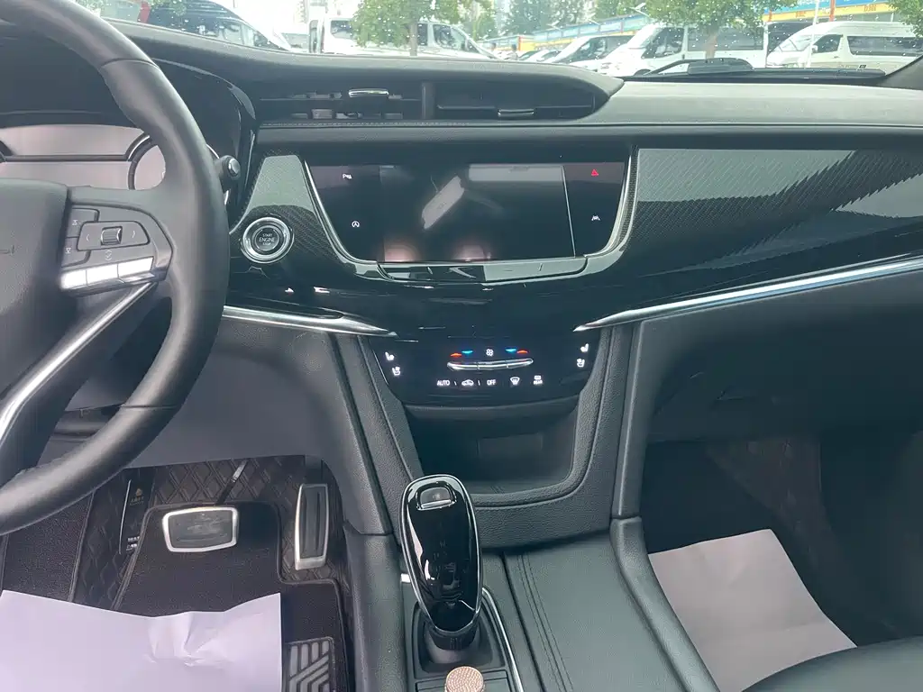 Cadillac XT6 — миниатюра 11