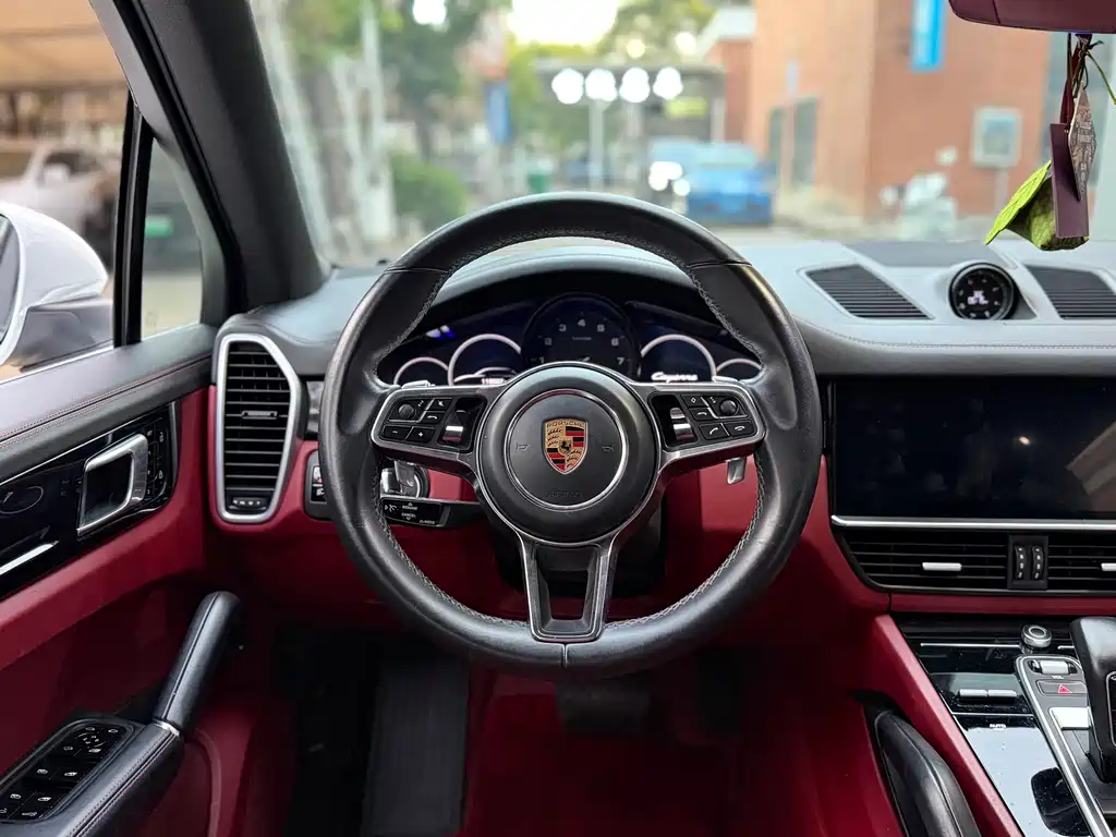 Porsche Cayenne — миниатюра 9