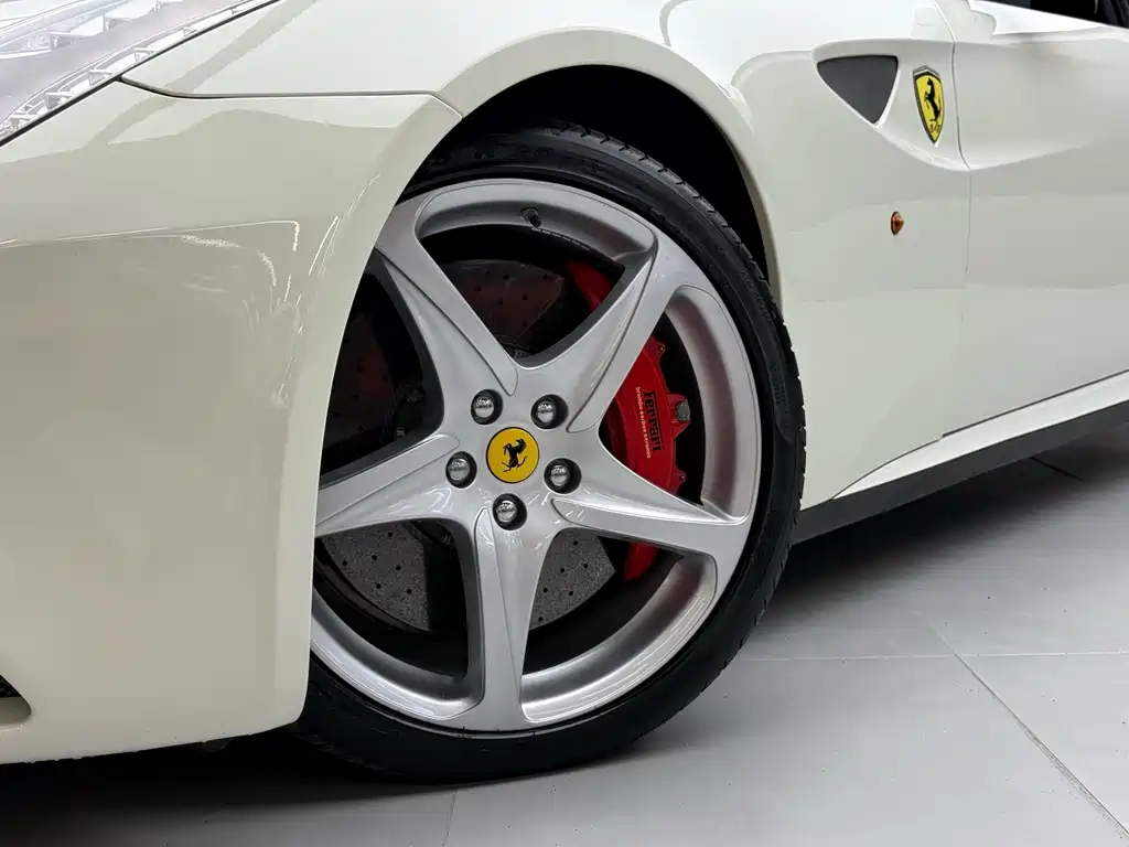 Ferrari FF — миниатюра 10