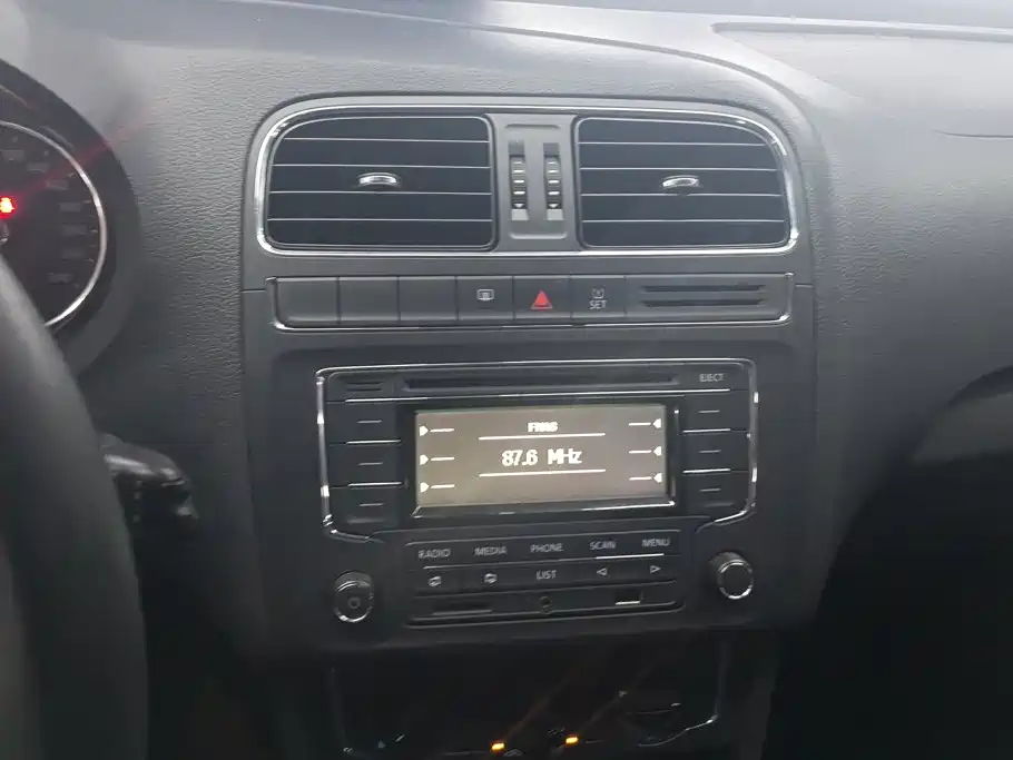 Volkswagen Polo — миниатюра 13