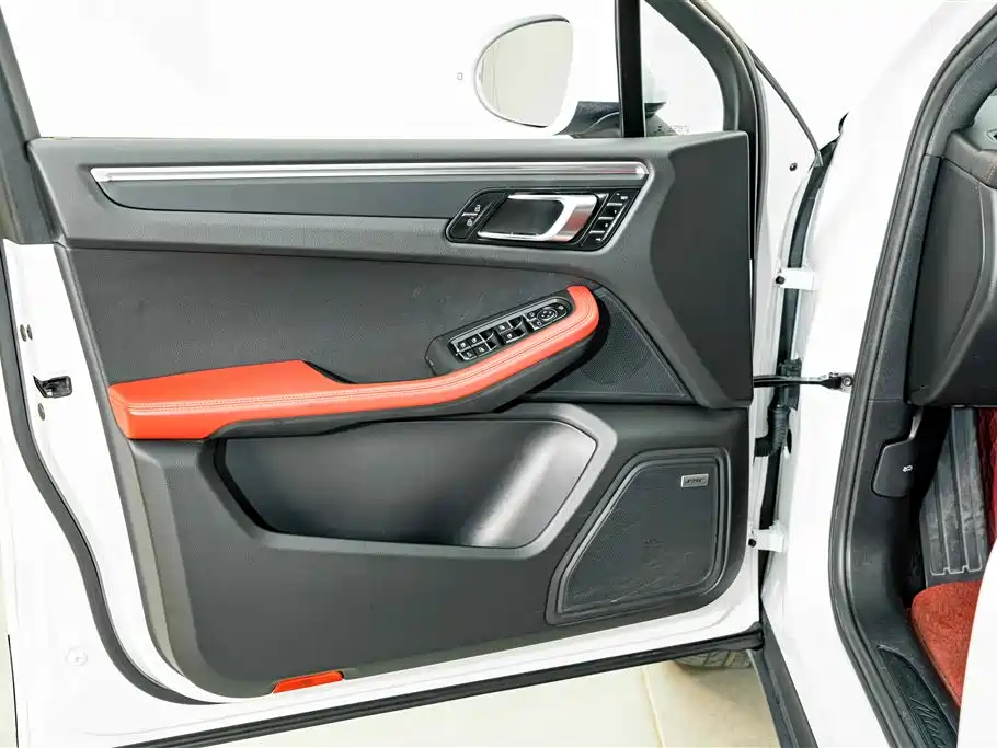 Porsche Macan — миниатюра 17