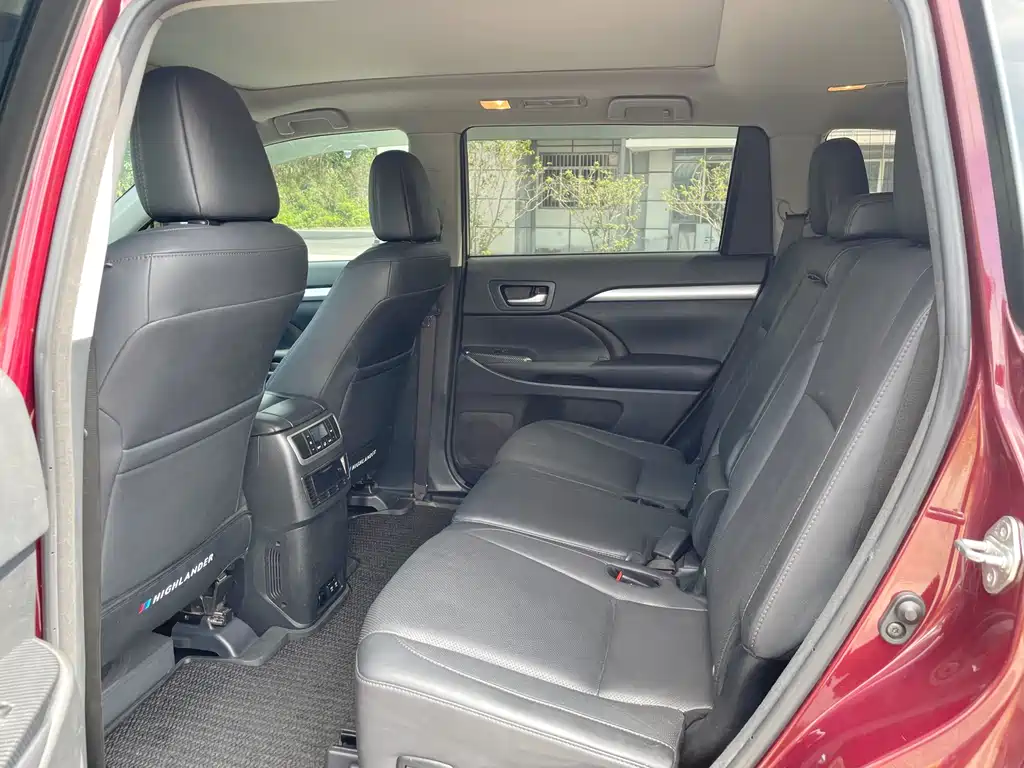 Toyota Highlander 2018 2.0T Luxury 7 мест V