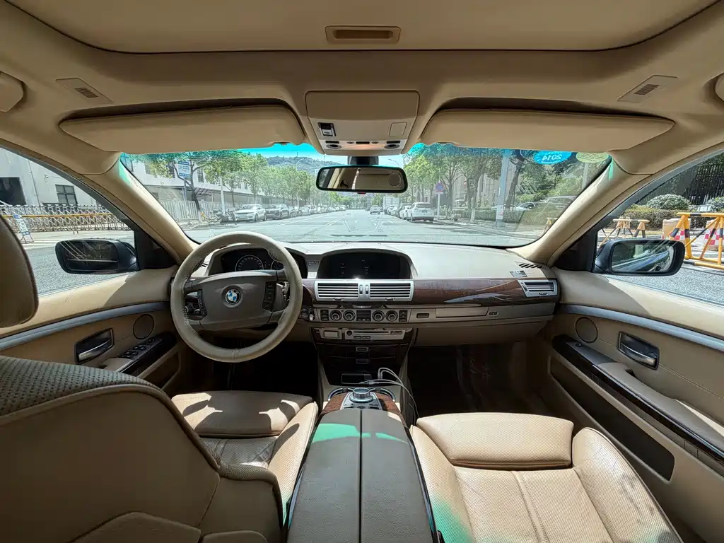 BMW 7 Series — миниатюра 14