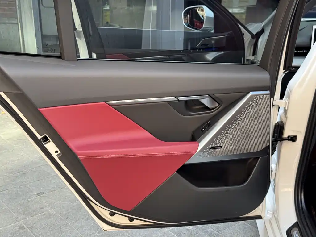 BMW 5 Series — миниатюра 16
